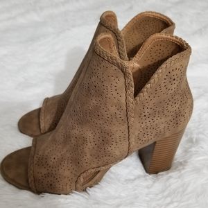 SALE 🔥REPORT Blair Taupe Peep Toe Heel Boots 🔥